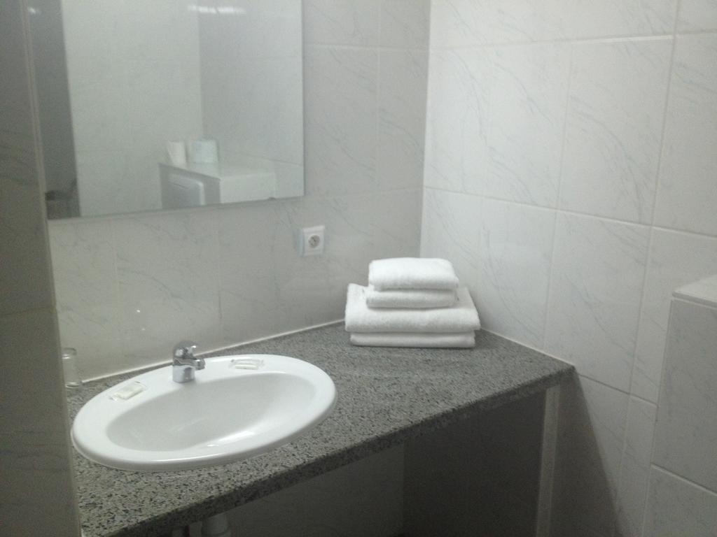 Hotel Le Strasbourg Mulhouse Rum bild