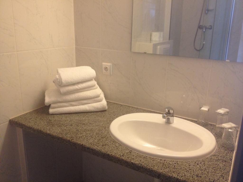Hotel Le Strasbourg Mulhouse Rum bild