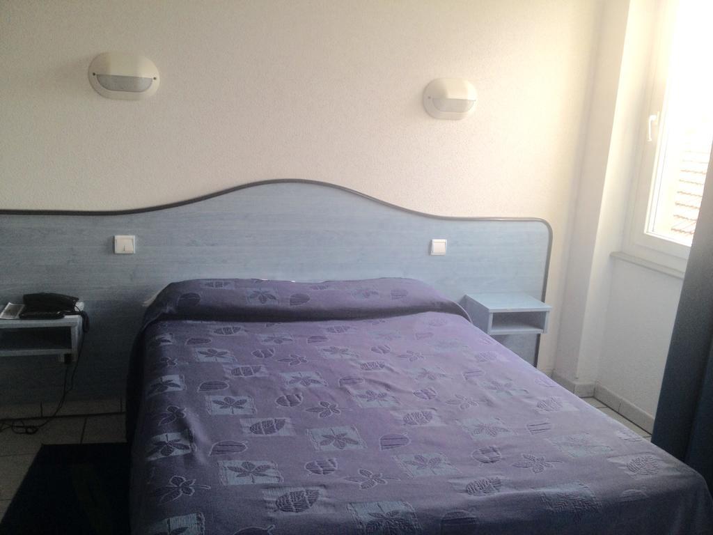Hotel Le Strasbourg Mulhouse Rum bild