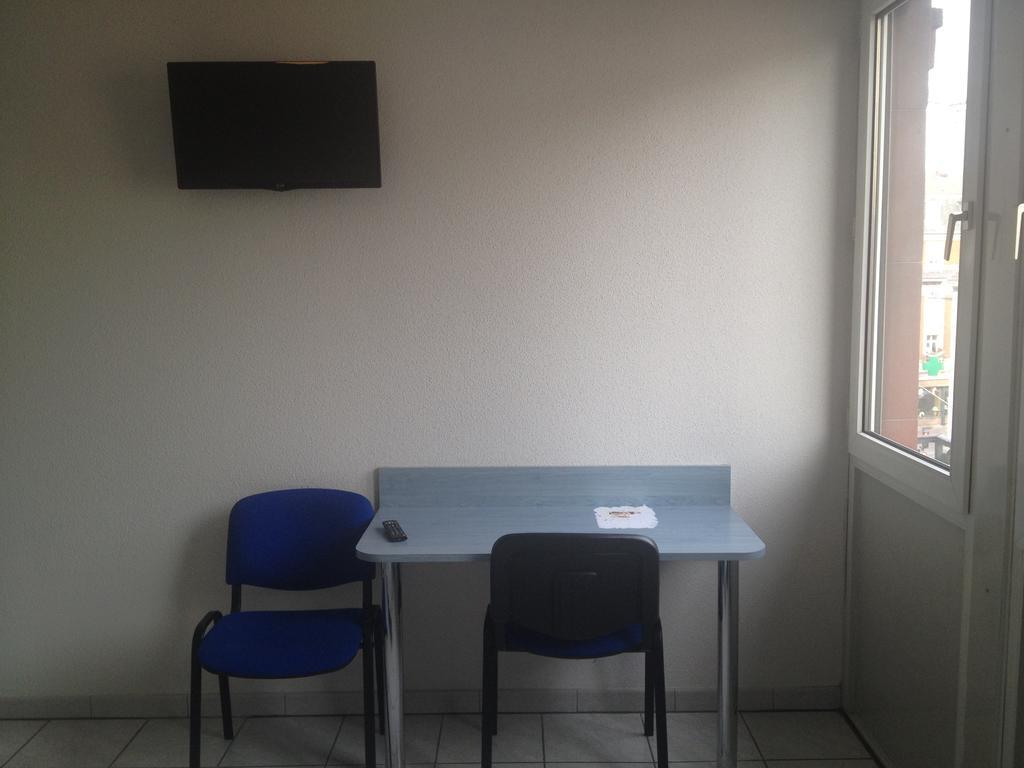 Hotel Le Strasbourg Mulhouse Rum bild