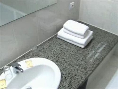 Hotel Le Strasbourg Mulhouse Exteriör bild